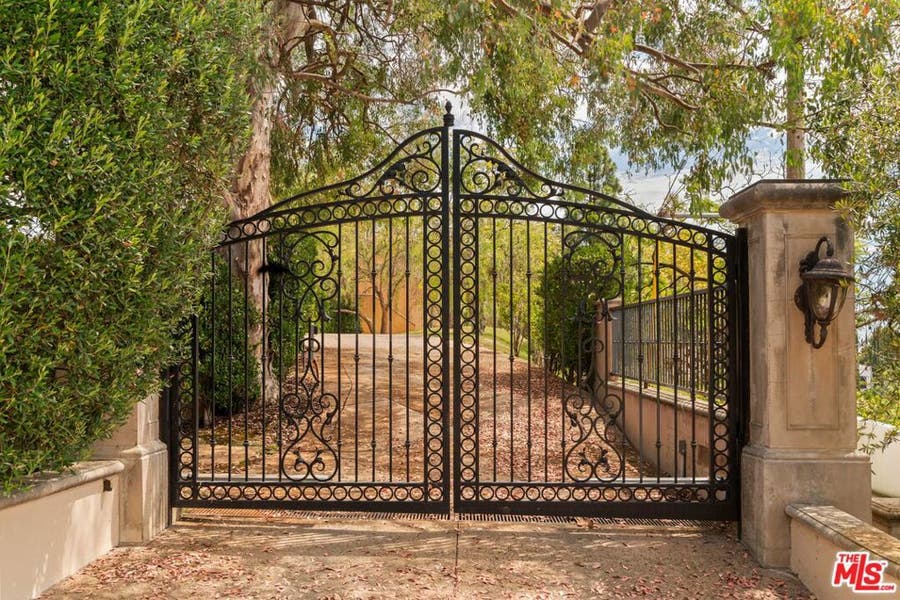 Property photo for 2600 Bowmont Drive, Beverly Hills, CA