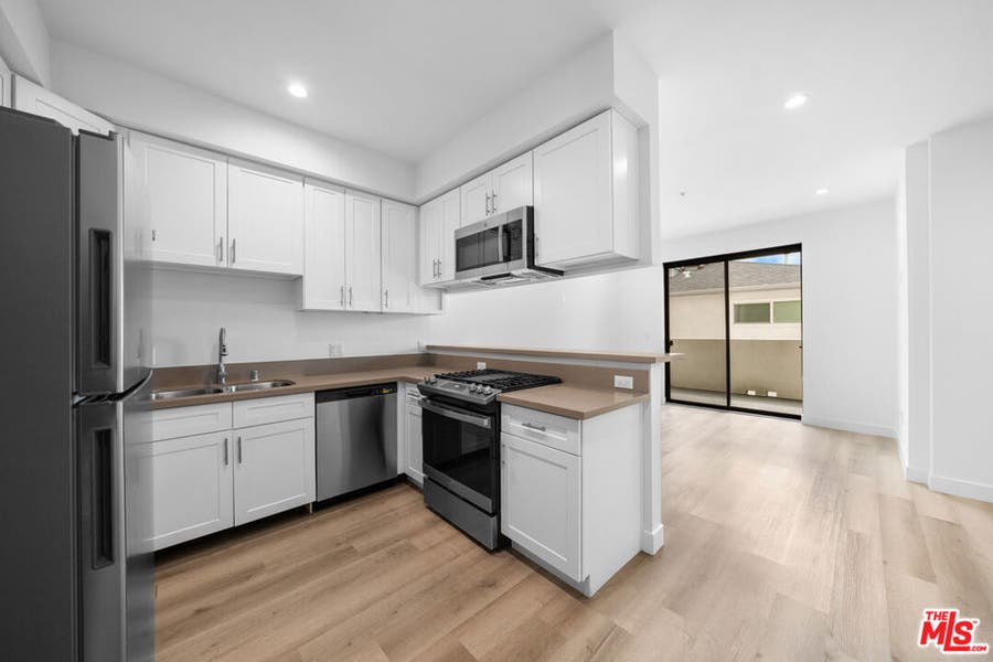Property photo for 5612 Lexington Avenue, #204, Los Angeles, CA