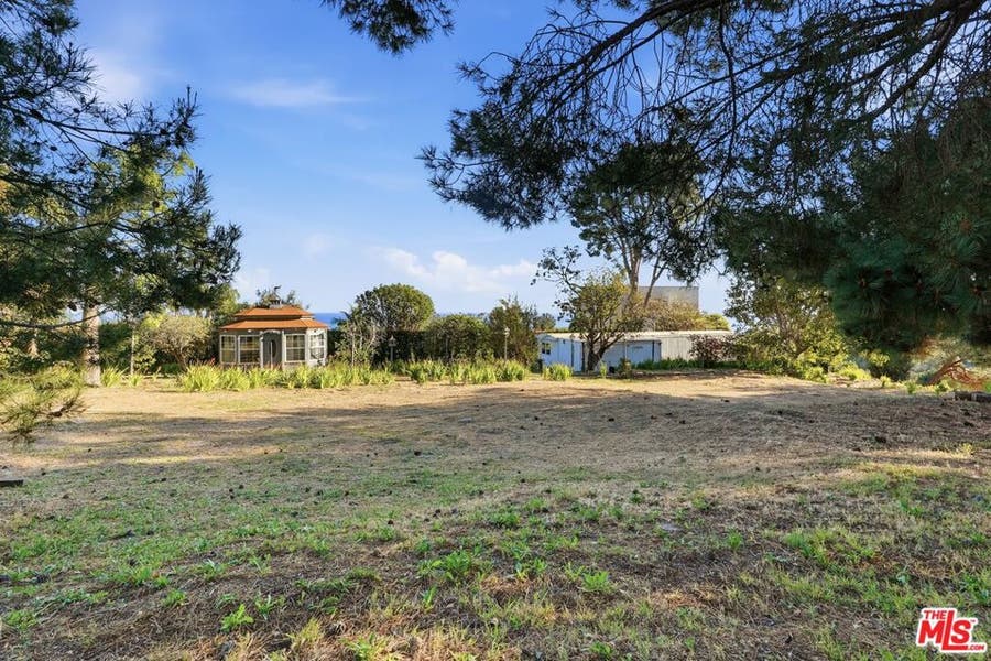 Property photo for 27555 Pacific Coast Highway, Malibu, CA