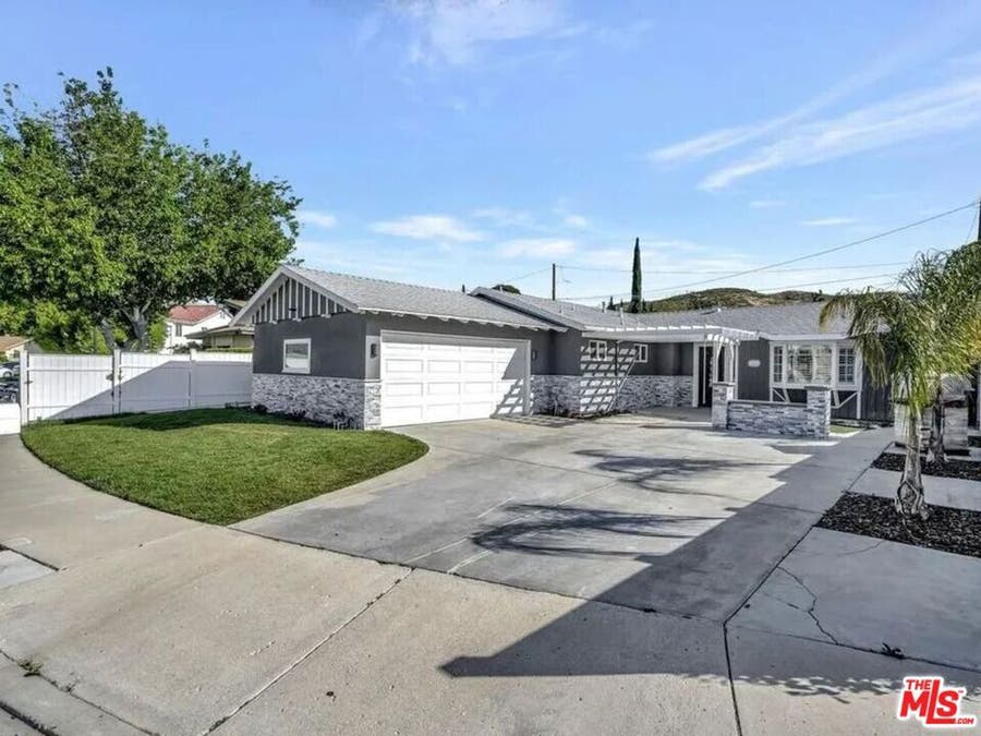 Property photo for 28040 Ermine Place, Canyon Country, CA