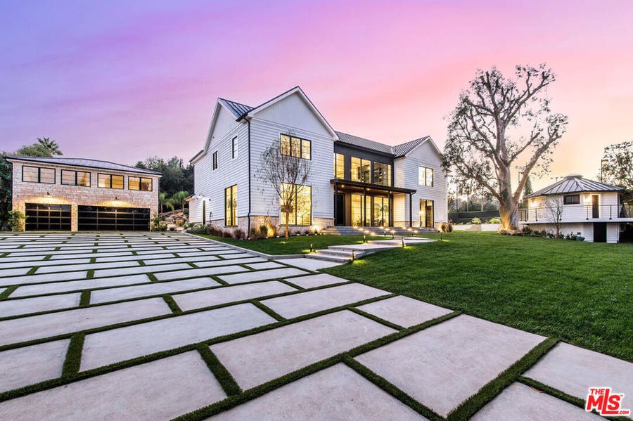 Property photo for 18762 Wells Drive, Tarzana, CA