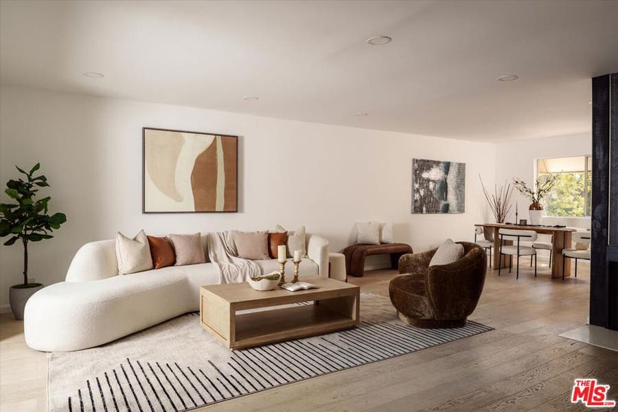 Property photo for 9761 Via Pavia, Burbank, CA