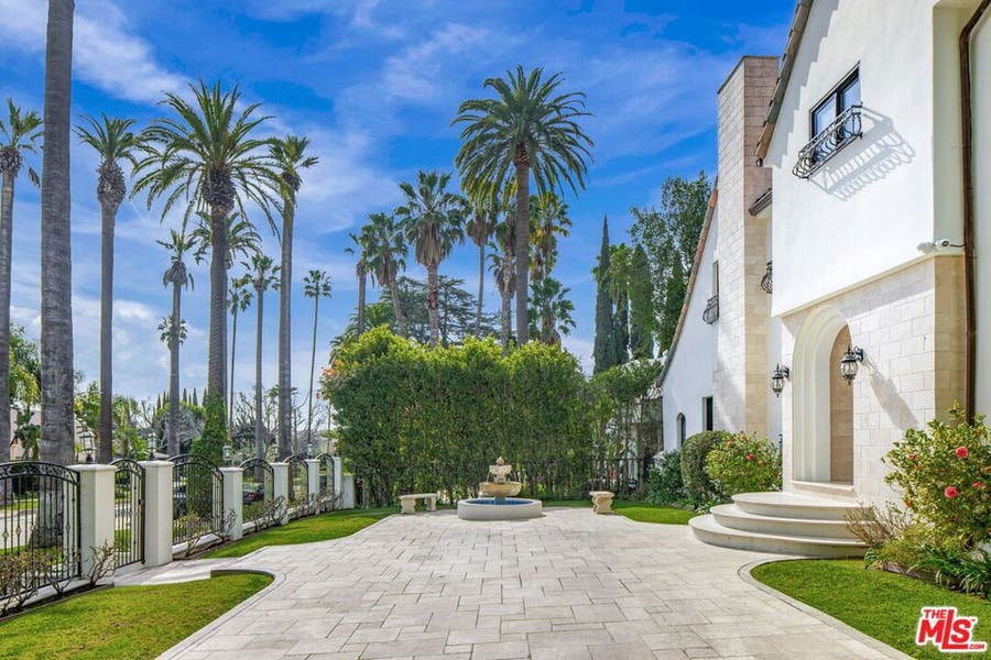 Property photo for 607 N Hillcrest Road, Beverly Hills, CA