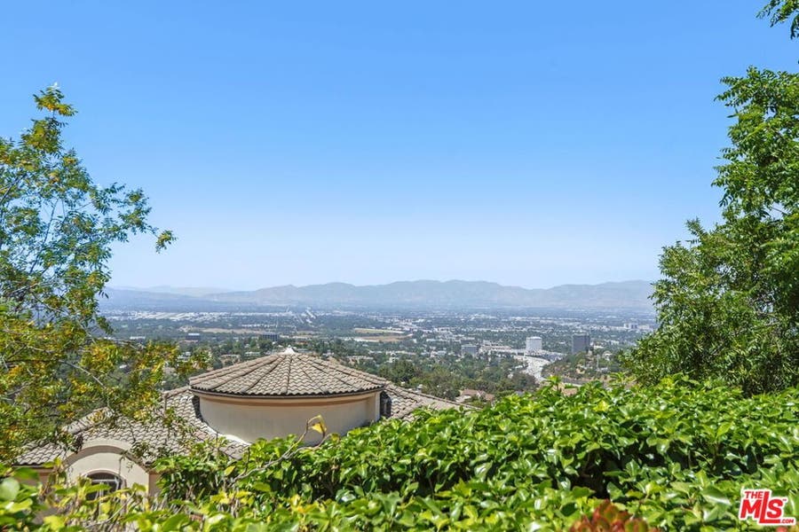 Property photo for 15739 Mulholland Place, Los Angeles, CA