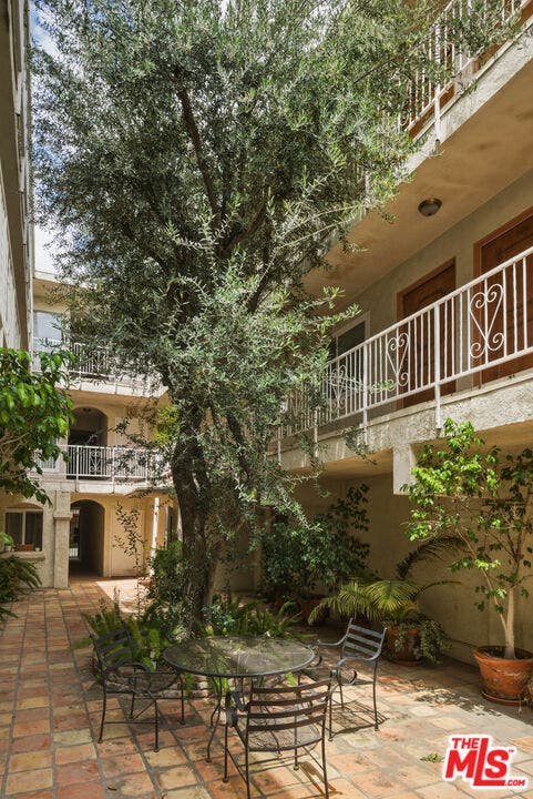 Property photo for 5301 Yarmouth Avenue, #10, Encino, CA