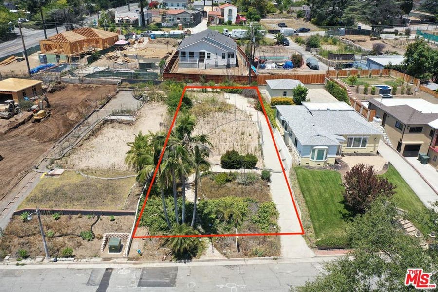 Property photo for 933 E Palm Street, Altadena, CA