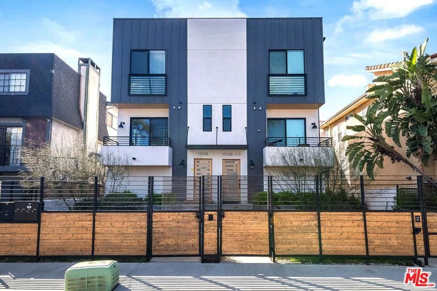 Property photo for 15330 Weddington Street, Sherman Oaks, CA