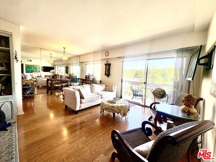 Property photo for 622 S Barrington Avenue, #408, Los Angeles, CA