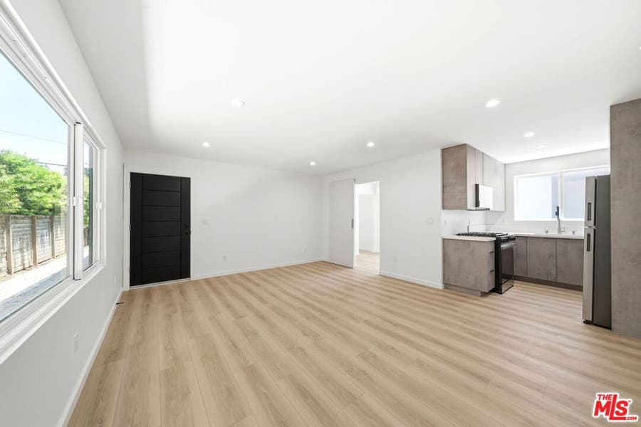 Property photo for 333 6th Avenue, #A, Venice, CA
