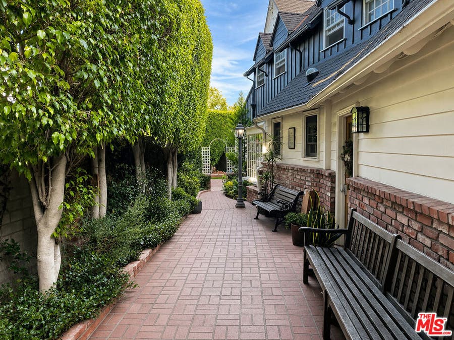 Property photo for 800 Cinthia Street, Beverly Hills, CA