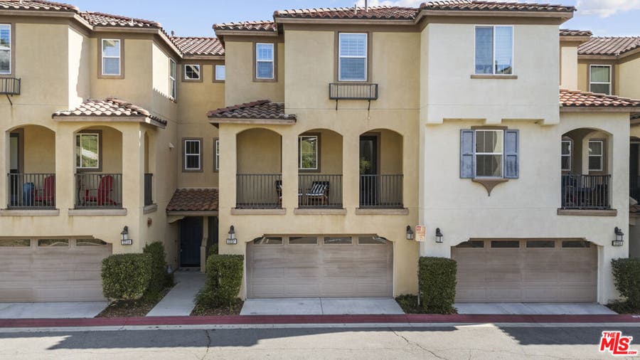 Property photo for 22157 Barrington Way, Saugus, CA