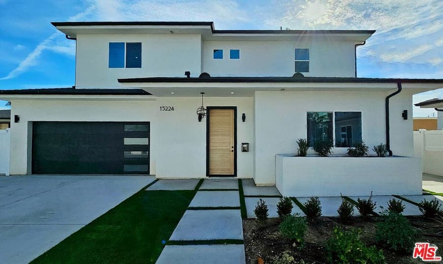 Property photo for 15224 W Holyland Dr, Van Nuys, CA