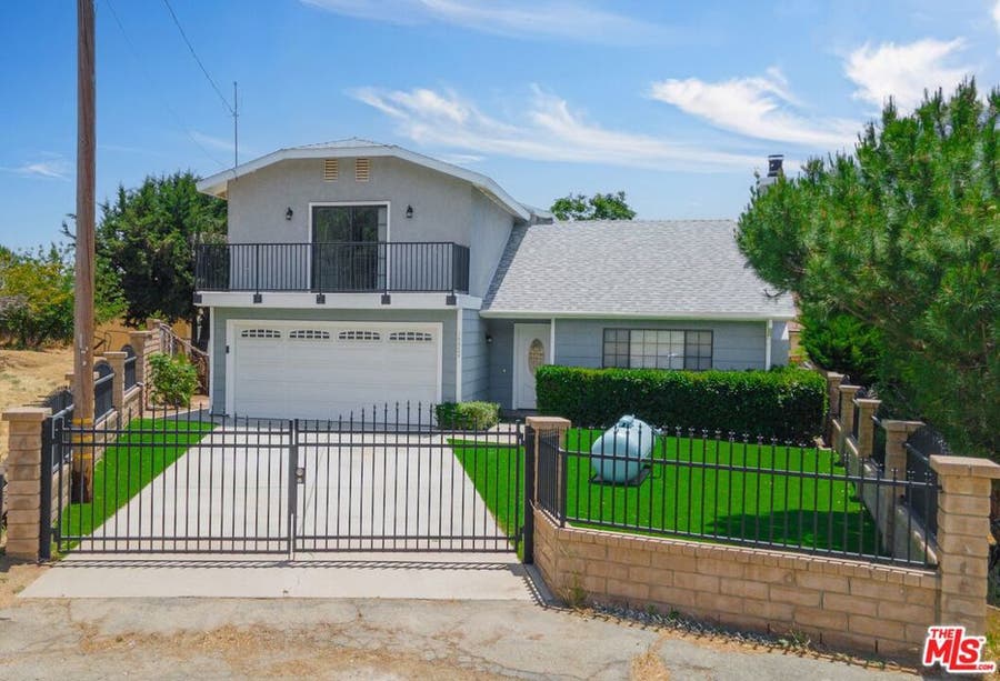 Property photo for 14924 Sunnydale Drive, Lake Hughes, CA