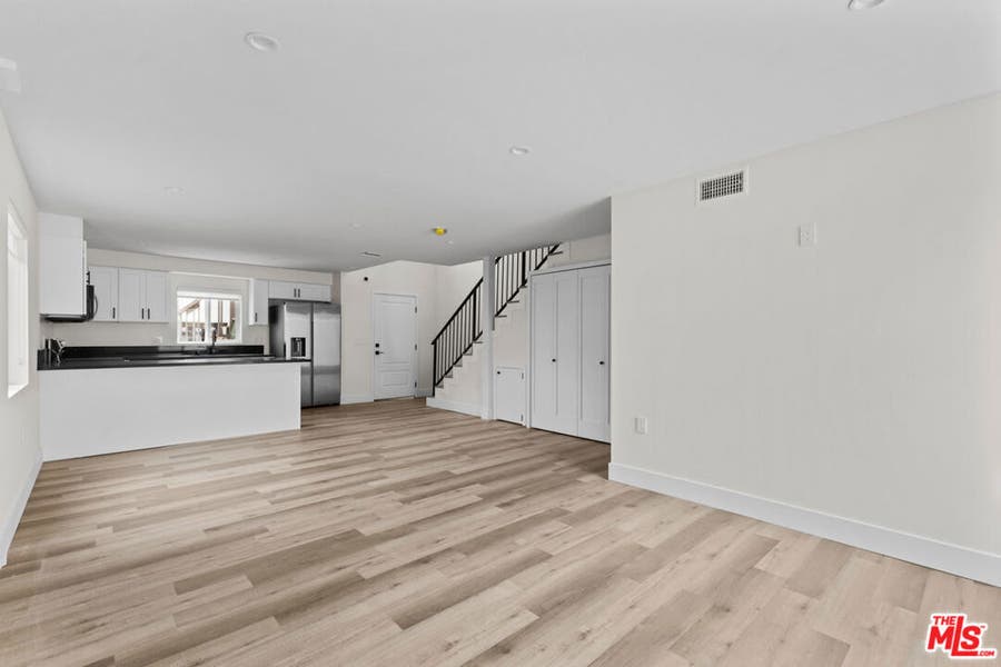 Property photo for 546 N Genesee Avenue, Los Angeles, CA