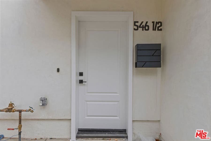 Property photo for 546 N Genesee Avenue, Los Angeles, CA