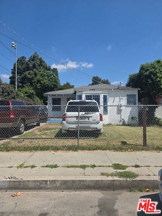 Property photo for 559 W 90th Street, Los Angeles, CA