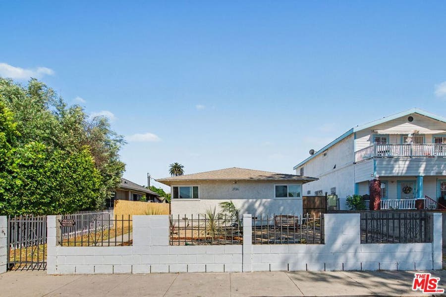 Property photo for 2936 S Harvard Boulevard, Los Angeles, CA