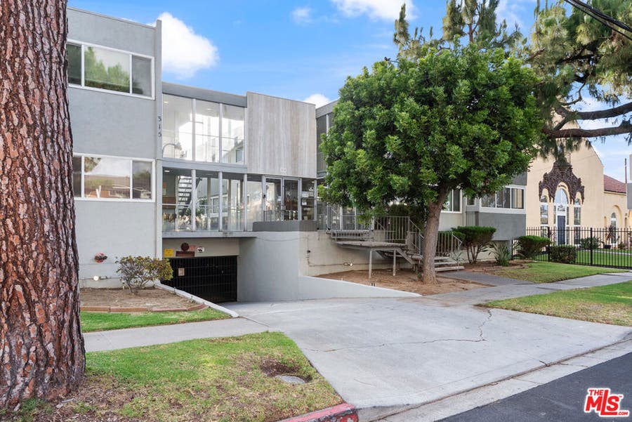 Property photo for 315 N Hillcrest Boulevard, #19, Inglewood, CA