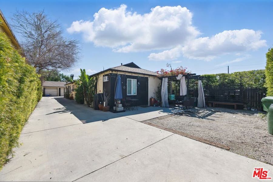 Property photo for 5710 Vineland Avenue, North Hollywood, CA