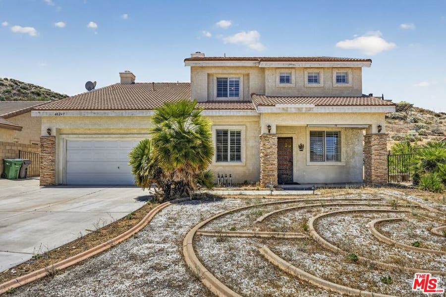 Property photo for 40247 Maestro Lane, Palmdale, CA