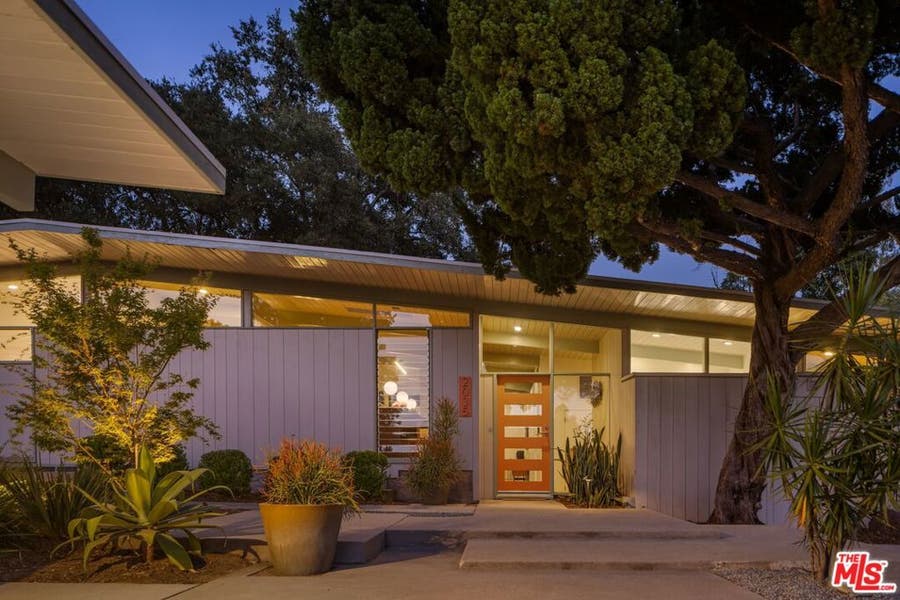 Property photo for 2035 Skyview Drive, Altadena, CA