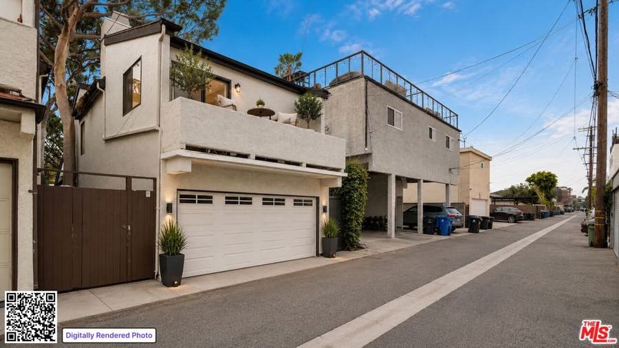 Property photo for 535 Venice Way, Venice, CA