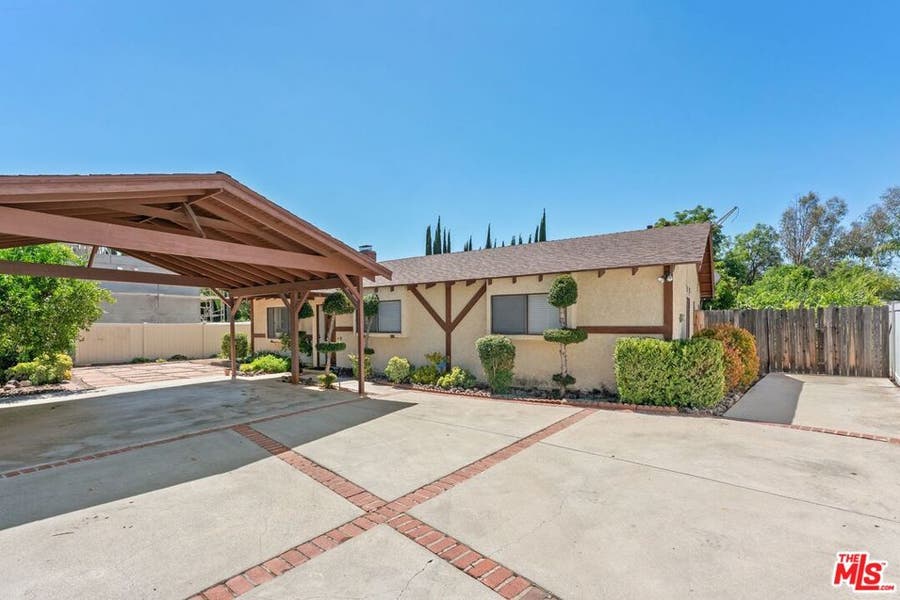Property photo for 22930 Collins Street, Woodland Hills, CA