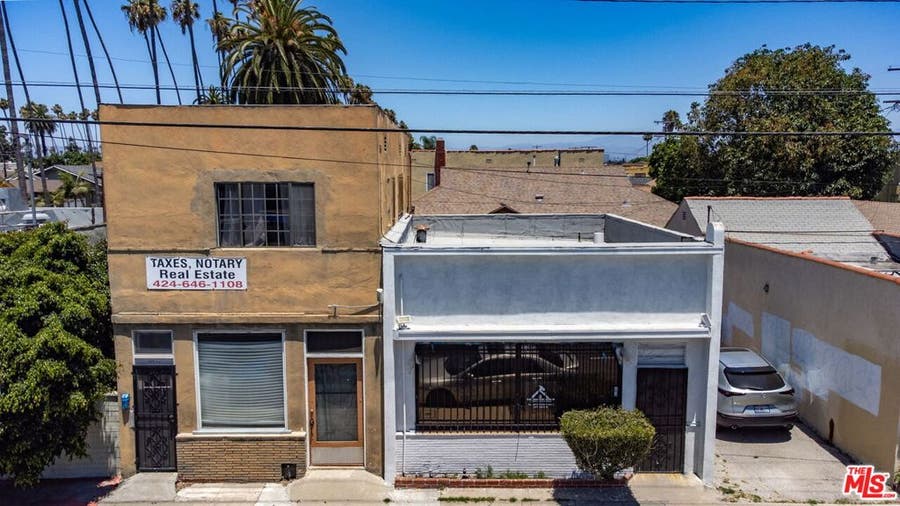 Property photo for 1975 W 48th Street, Los Angeles, CA