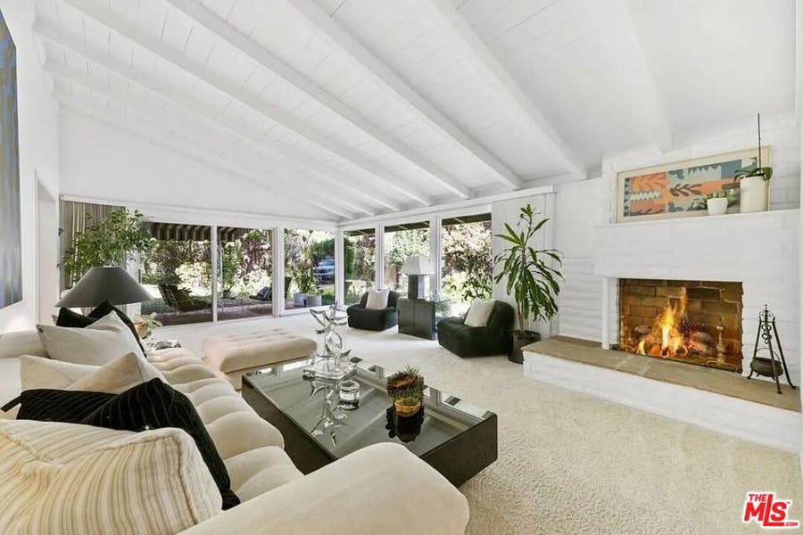Property photo for 4363 Hayvenhurst Ave, Encino, CA