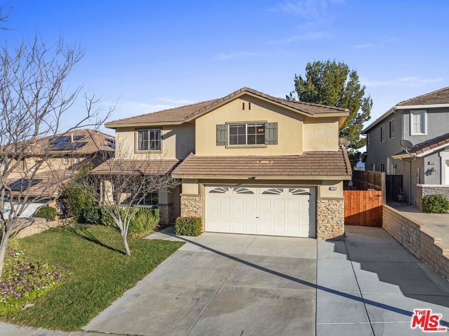 Property photo for 32610 Ridge Top Lane, Castaic, CA