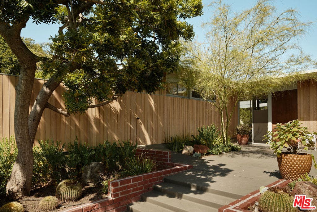 1035 Summit Drive, Beverly Hills, CA 90210 1035 Summit Drive, Beverly Hills, CA 90210
