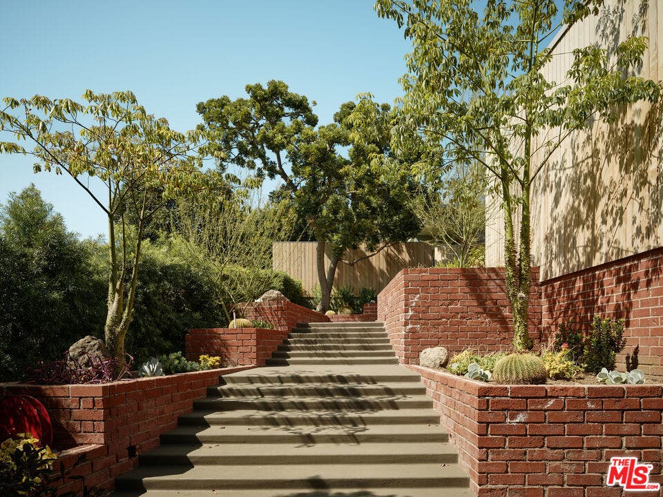 1035 Summit Drive, Beverly Hills, CA 90210 1035 Summit Drive, Beverly Hills, CA 90210
