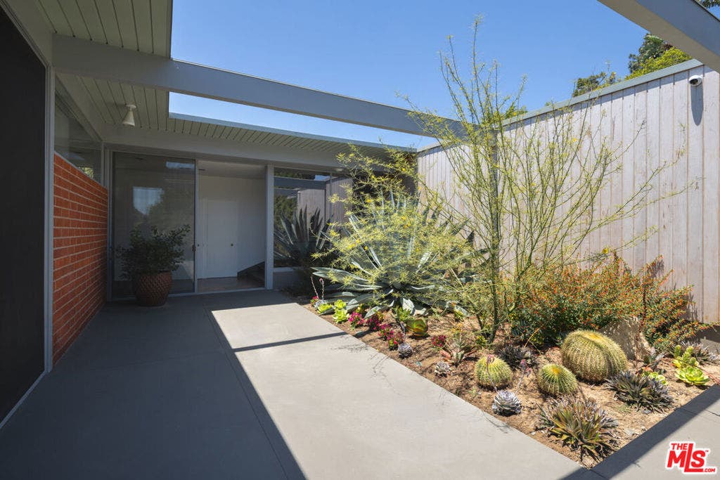 1035 Summit Drive, Beverly Hills, CA 90210 1035 Summit Drive, Beverly Hills, CA 90210