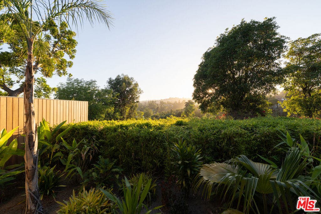 1035 Summit Drive, Beverly Hills, CA 90210 1035 Summit Drive, Beverly Hills, CA 90210