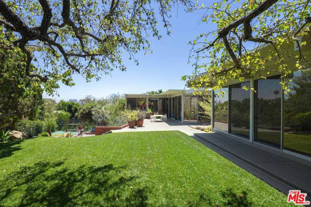 1035 Summit Drive, Beverly Hills, CA 90210 1035 Summit Drive, Beverly Hills, CA 90210
