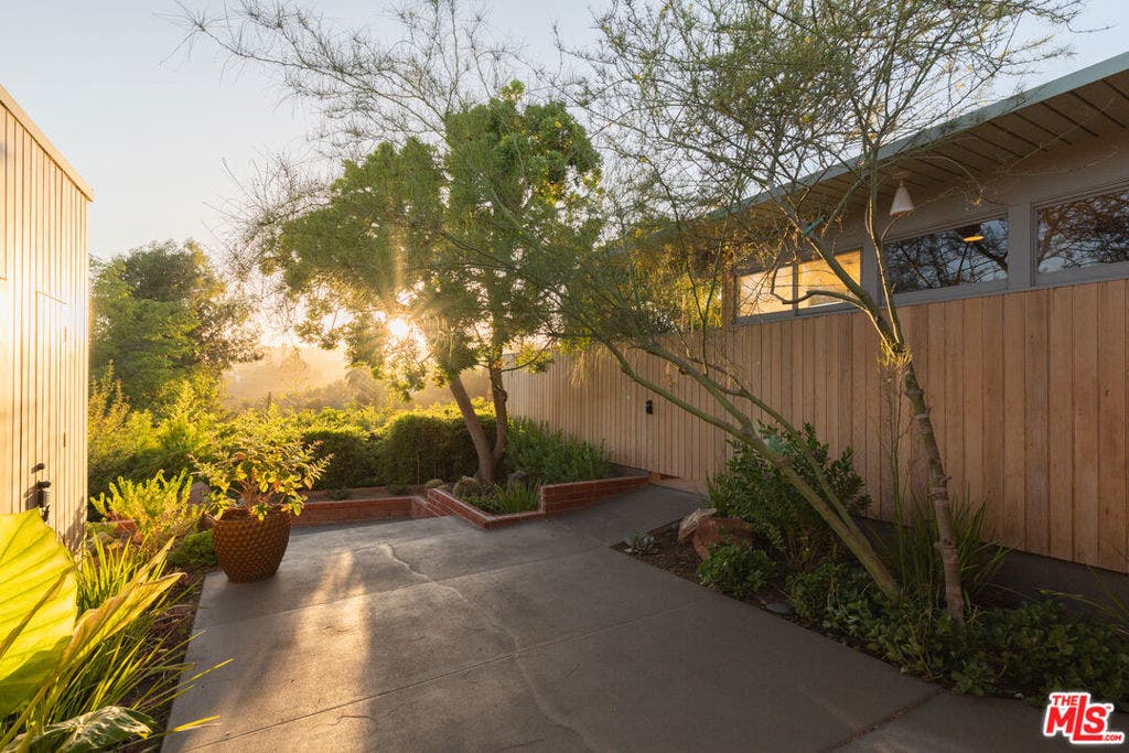 1035 Summit Drive, Beverly Hills, CA 90210 1035 Summit Drive, Beverly Hills, CA 90210