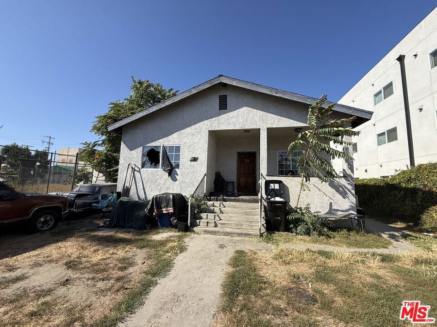 Property photo for 923 E 25th Street, Los Angeles, CA