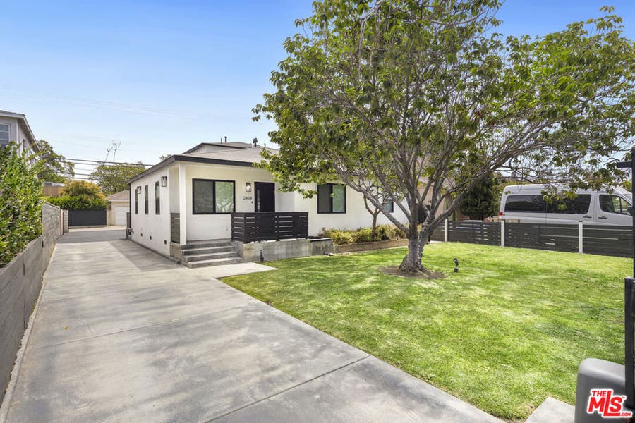 Property photo for 2806 S Barrington Avenue, Los Angeles, CA