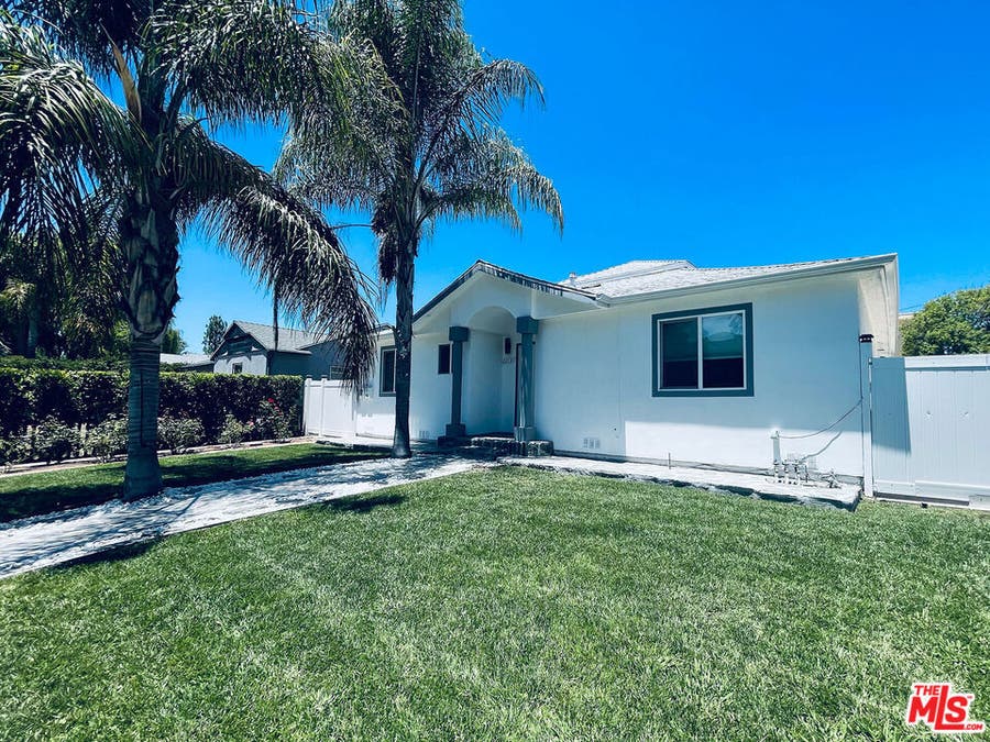 Property photo for 22131 Victory Boulevard, Woodland Hills, CA