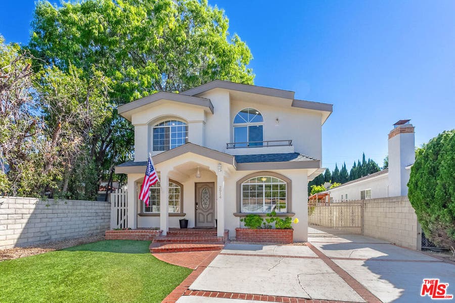 Property photo for 2914 Castle Heights Avenue, Los Angeles, CA