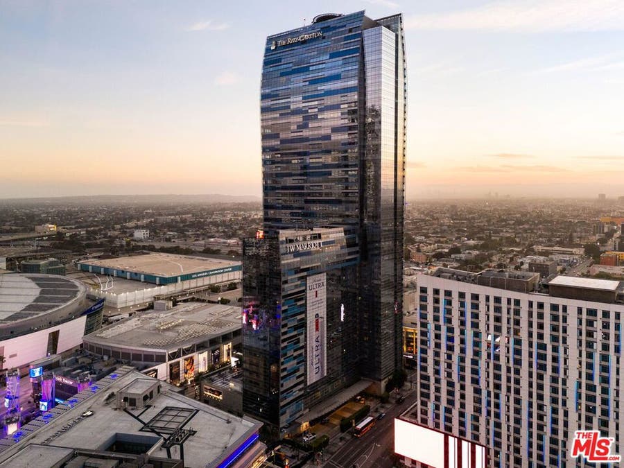 Property photo for 900 W Olympic Boulevard, #42E, Los Angeles, CA