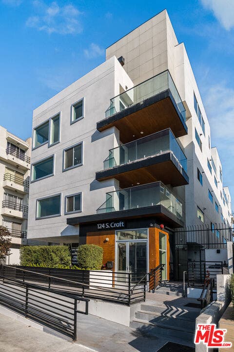 Property photo for 124 S Croft Avenue, #303, Los Angeles, CA