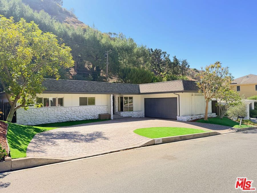 Property photo for 2000 San Ysidro Drive, Beverly Hills, CA