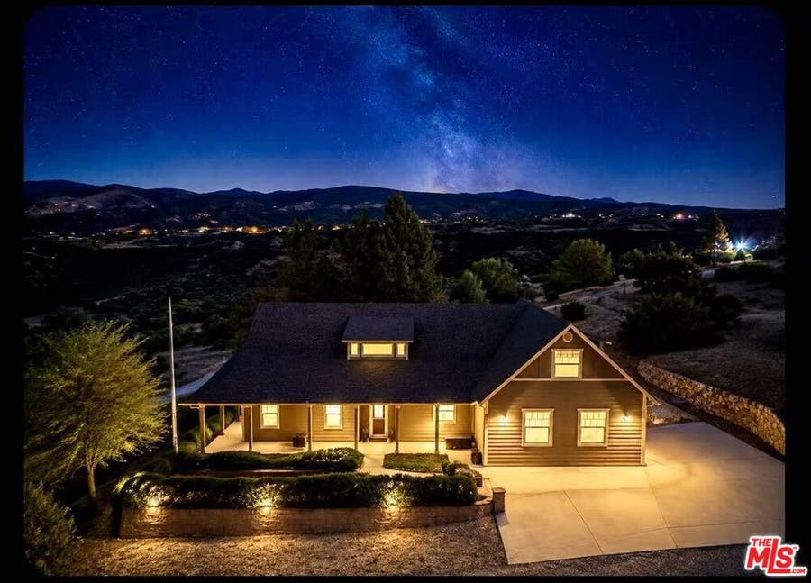Property photo for 18087 Newview Drive, Lake Hughes, CA