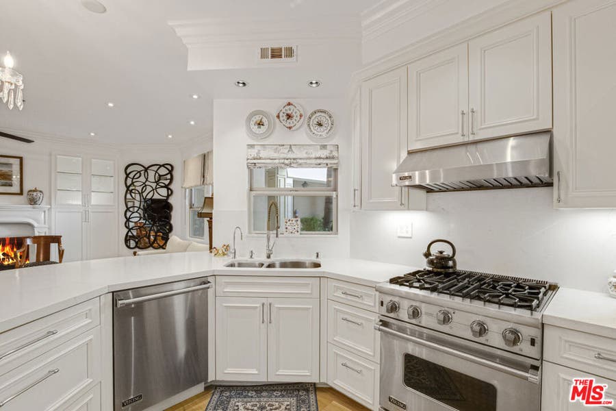 Property photo for 850 N Croft Avenue, #103, West Hollywood, CA