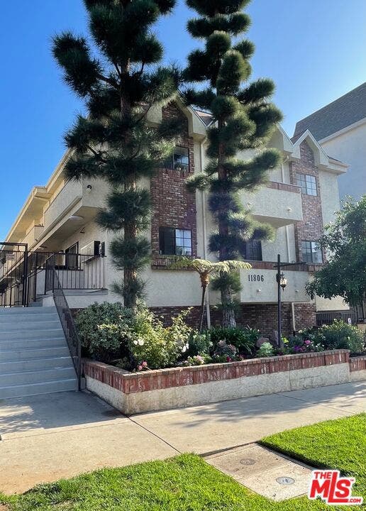 Property photo for 11806 MAYFIELD Avenue, #104, Los Angeles, CA