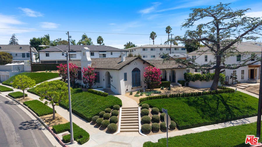 Property photo for 800 S Plymouth Boulevard, Los Angeles, CA