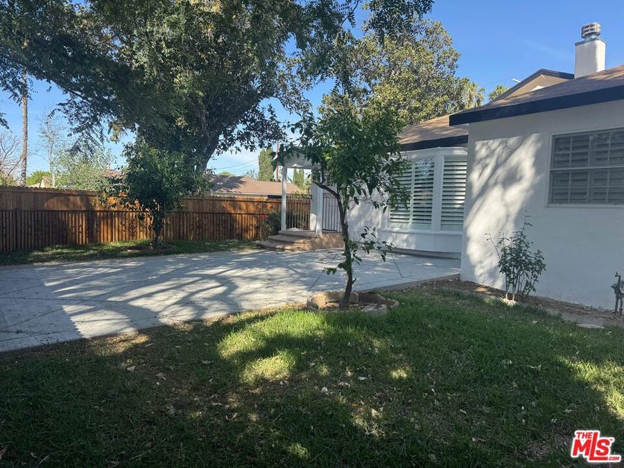 Property photo for 6542 Zelzah Ave, Reseda, CA