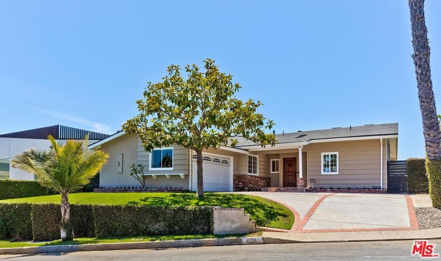 Property photo for 823 Enchanted Way, Pacific Palisades, CA