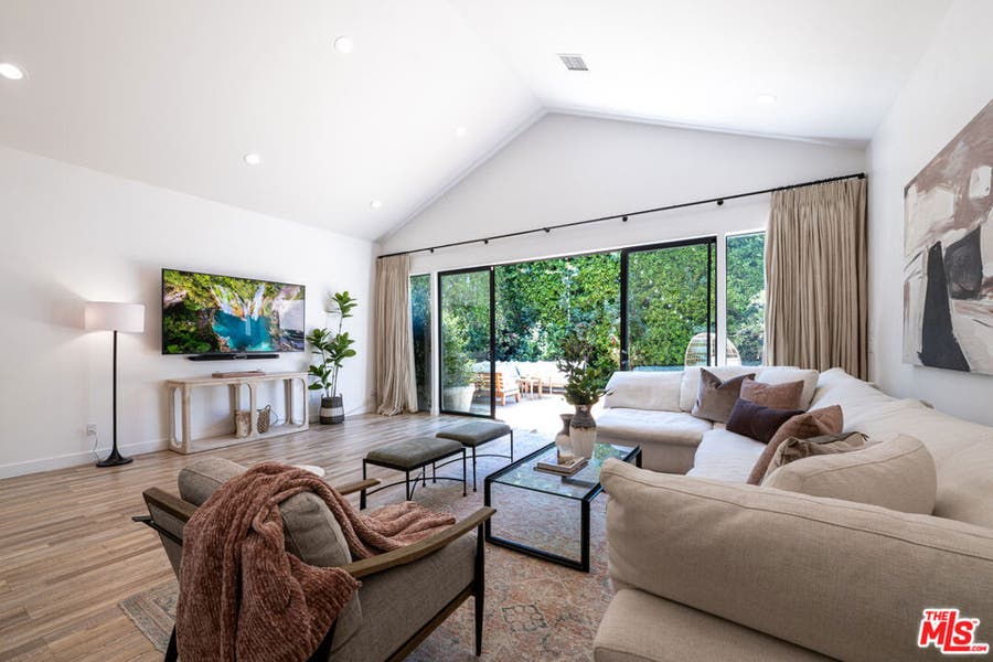 Property photo for 5919 Encino Avenue, Encino, CA